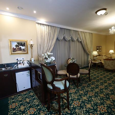 Habitat All Suites, Al Khobar Exterior photo A suite at the hotel