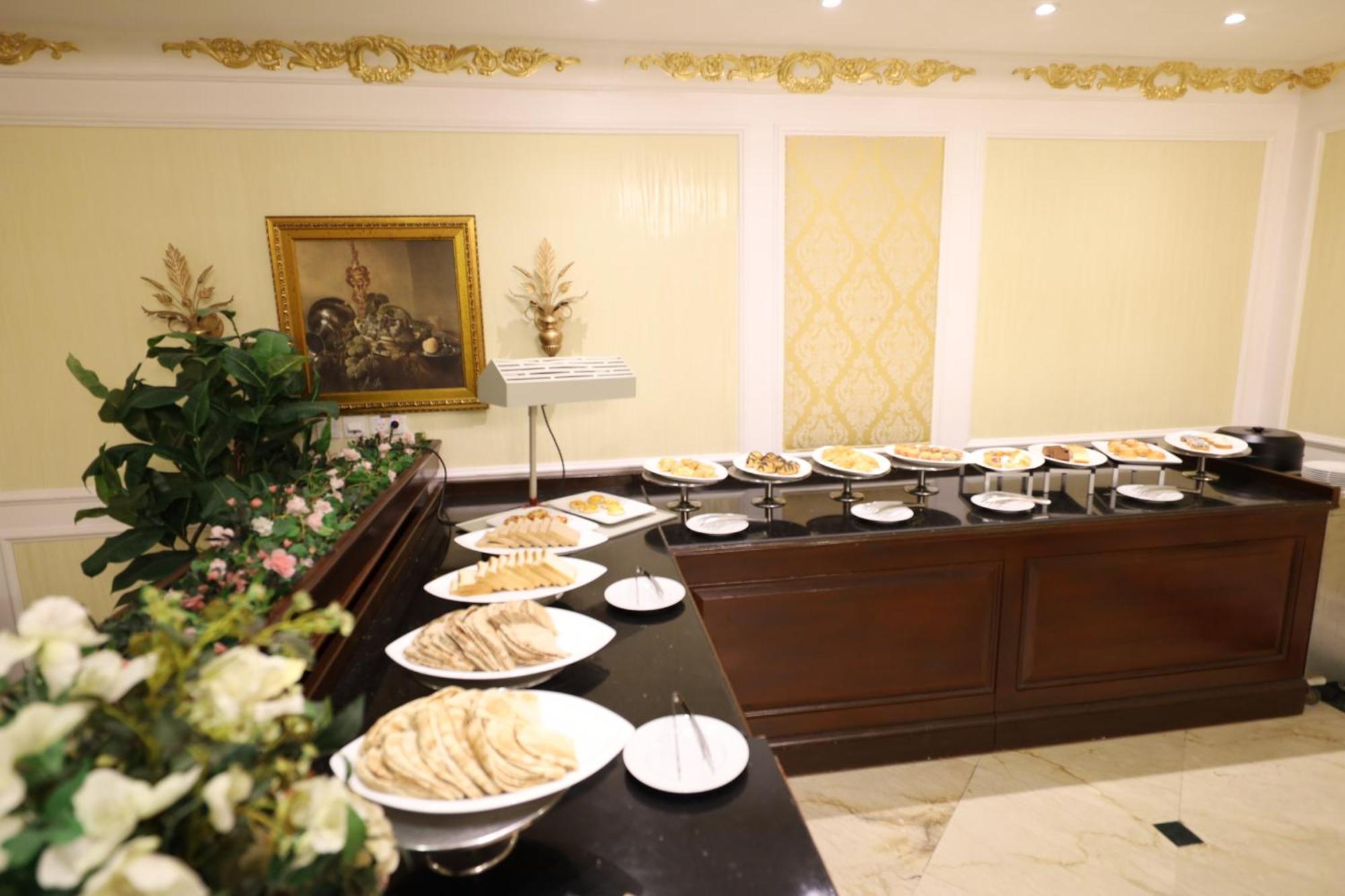 Habitat All Suites, Al Khobar Exterior photo A buffet at a hotel