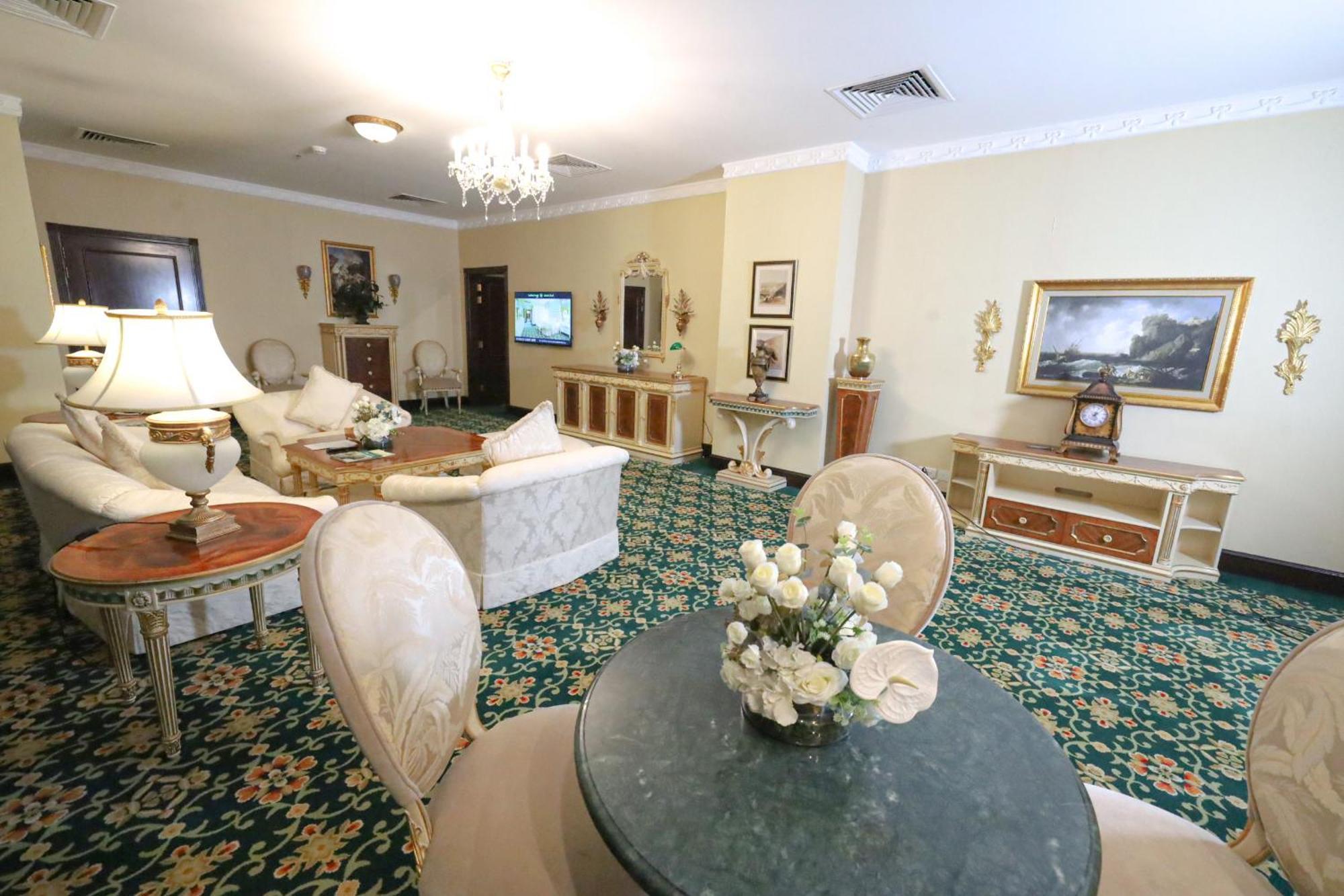 Habitat All Suites, Al Khobar Exterior photo The living room of the Vice Presidential Suite